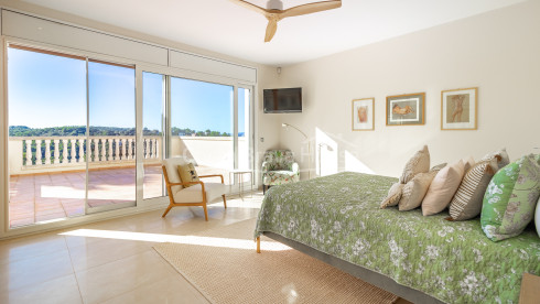 Huis te koop in Begur met privézwembad, tuin en grote zonnige terrassen