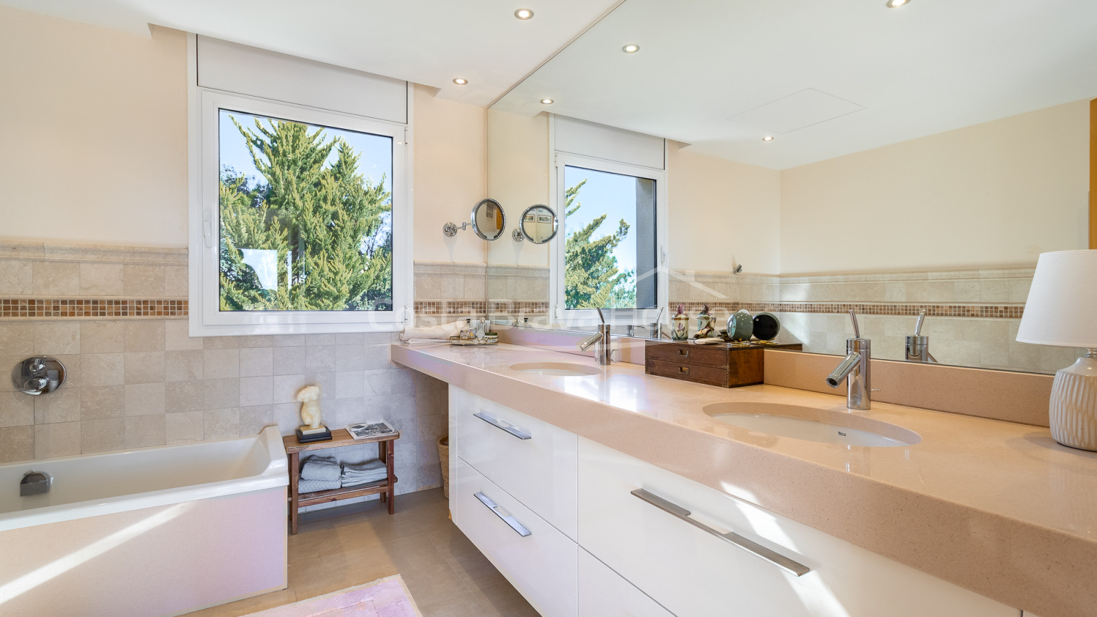 House for sale in Begur with private pool, garden and large sunny terraces