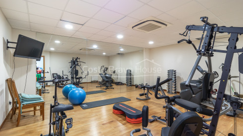 House for sale in Begur with private pool, garden and large sunny terraces