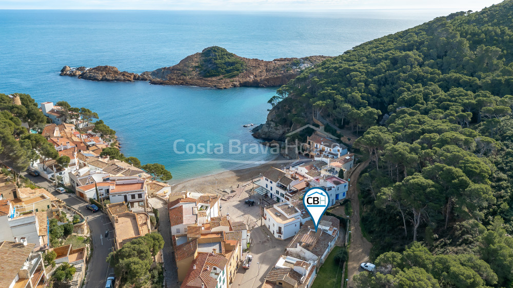 Maison à vendre à Sa Tuna, Begur, 1re ligne de mer avec terrasse et garage