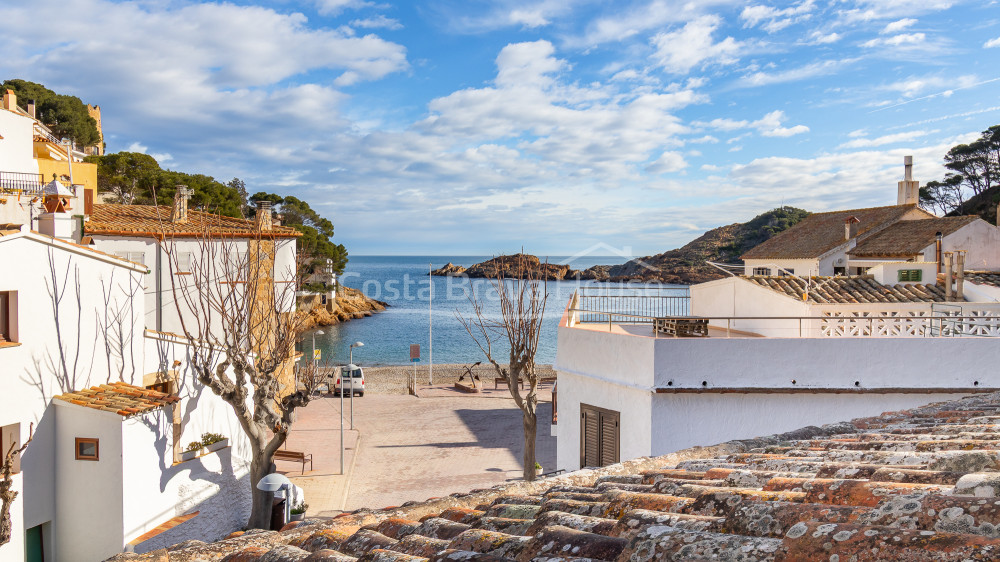 House for sale in Sa Tuna, Begur, frontline sea with terrace and garage