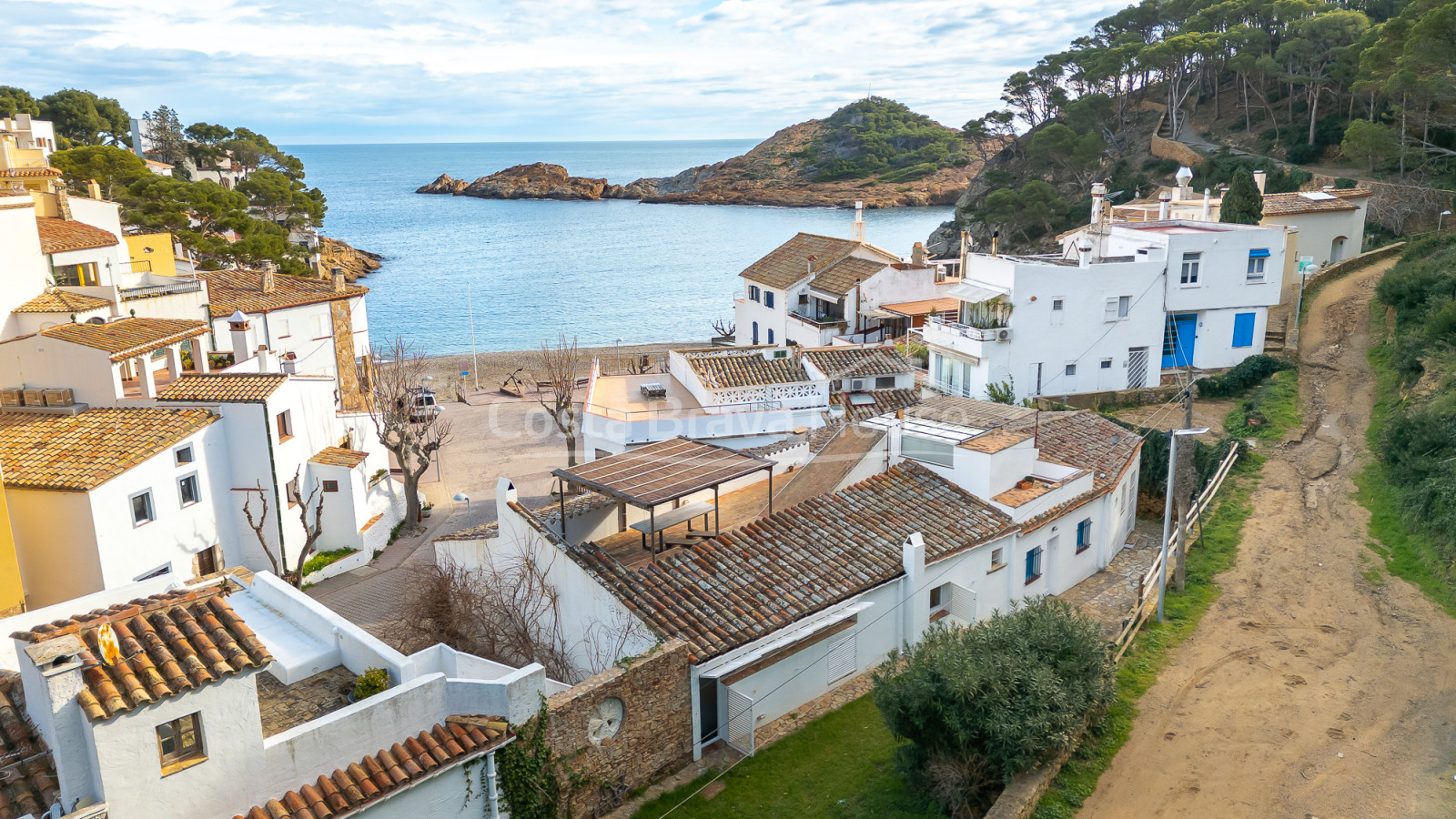 House for sale in Sa Tuna, Begur, frontline sea with terrace and garage