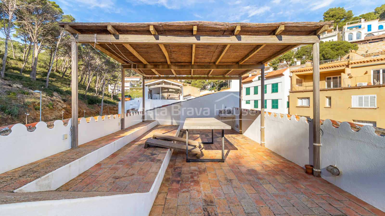 Maison à vendre à Sa Tuna, Begur, 1re ligne de mer avec terrasse et garage