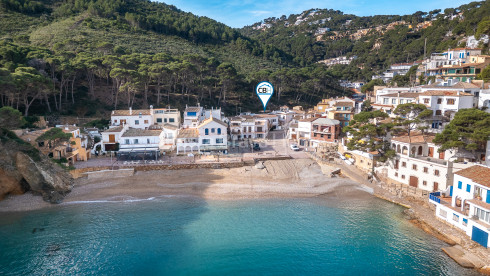 Casa en venda a Sa Tuna, Begur, primera línia de mar amb terrassa i garatge