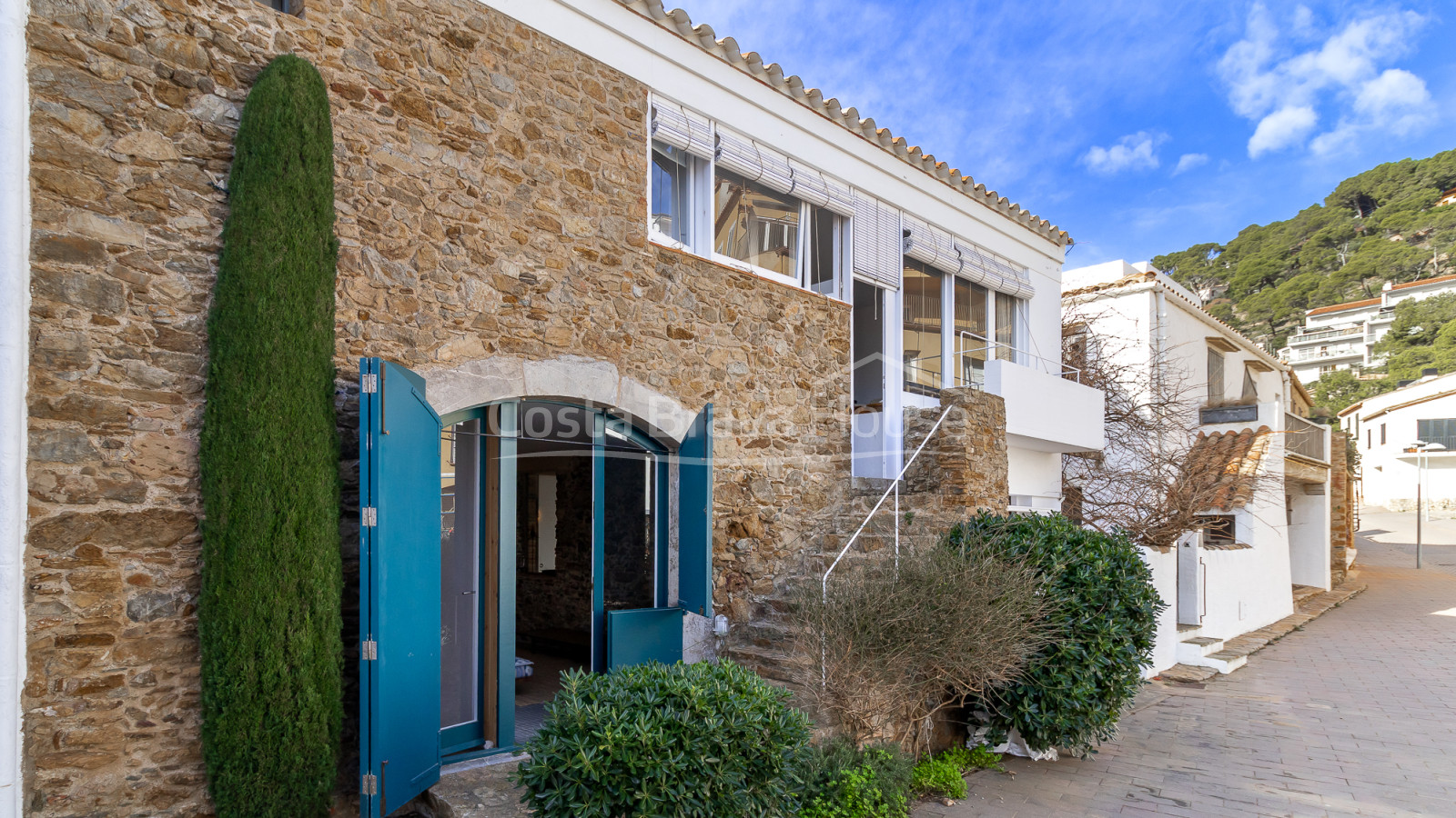 Casa en venta en Sa Tuna, Begur, primera línea de mar con terraza y garaje