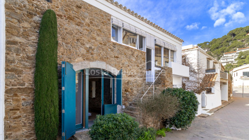 House for sale in Sa Tuna, Begur, frontline sea with terrace and garage