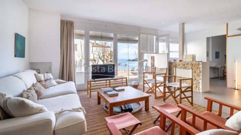 Maison à vendre à Sa Tuna, Begur, 1re ligne de mer avec terrasse et garage