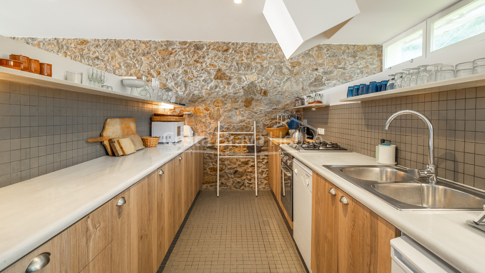 Casa en venta en Sa Tuna, Begur, primera línea de mar con terraza y garaje