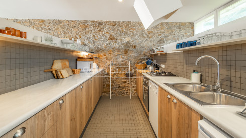 Casa en venta en Sa Tuna, Begur, primera línea de mar con terraza y garaje