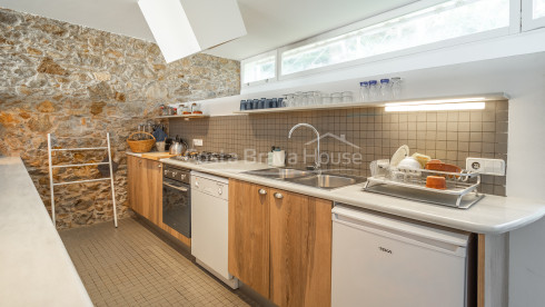 Maison à vendre à Sa Tuna, Begur, 1re ligne de mer avec terrasse et garage