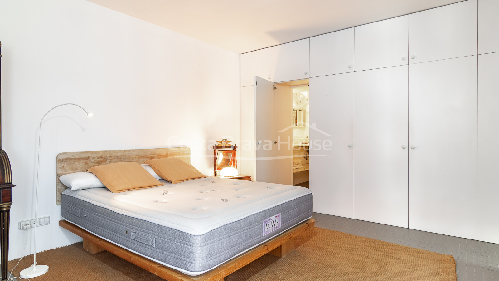 Casa en venta en Sa Tuna, Begur, primera línea de mar con terraza y garaje