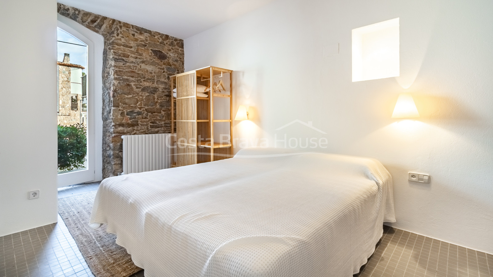 House for sale in Sa Tuna, Begur, frontline sea with terrace and garage