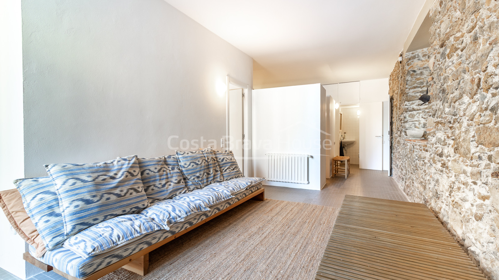 Casa en venta en Sa Tuna, Begur, primera línea de mar con terraza y garaje