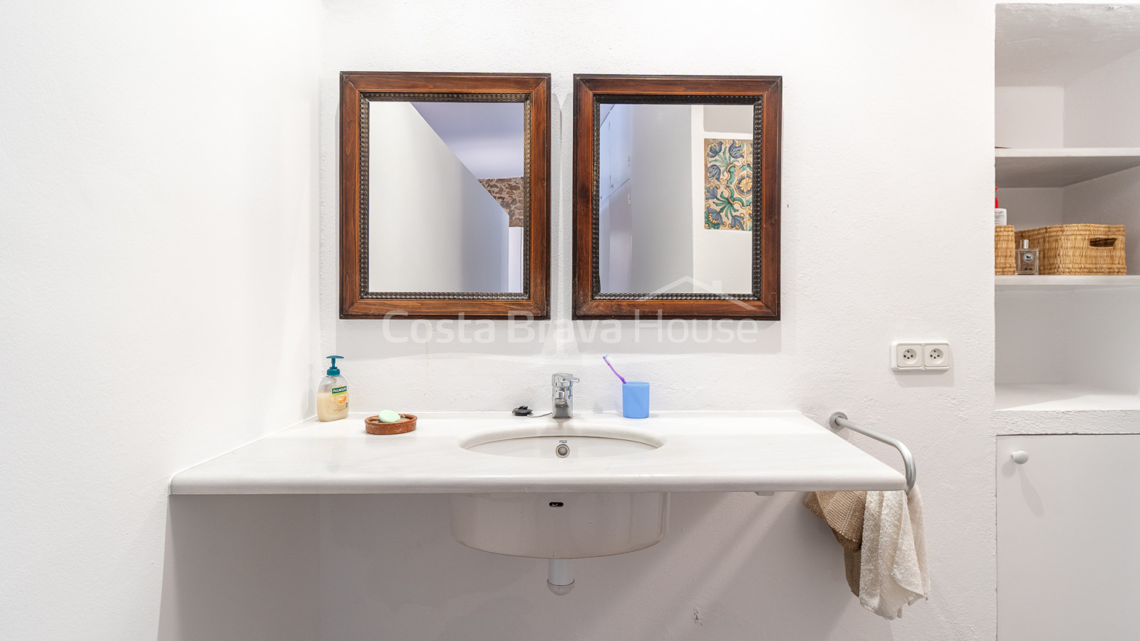 Maison à vendre à Sa Tuna, Begur, 1re ligne de mer avec terrasse et garage