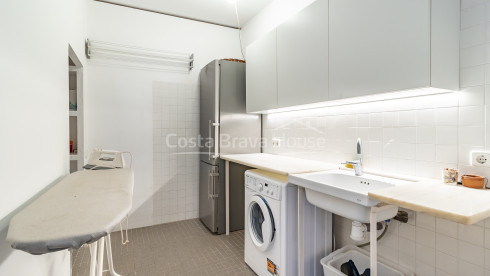 Casa en venta en Sa Tuna, Begur, primera línea de mar con terraza y garaje