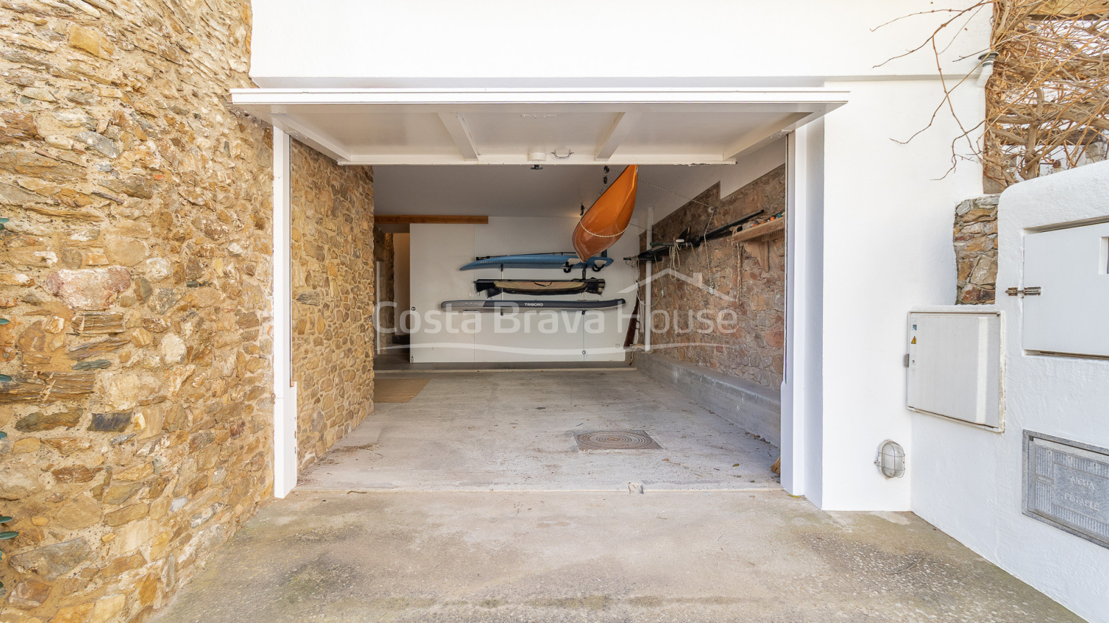 Maison à vendre à Sa Tuna, Begur, 1re ligne de mer avec terrasse et garage