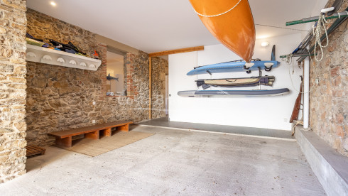 Casa en venta en Sa Tuna, Begur, primera línea de mar con terraza y garaje