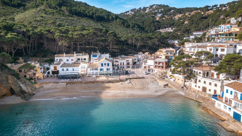 House for sale in Sa Tuna, Begur, frontline sea with terrace and garage