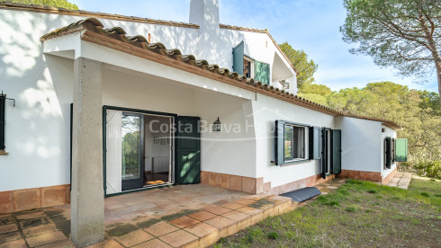 Mediterranean house in Llafranc with large plot and private garden near the beach