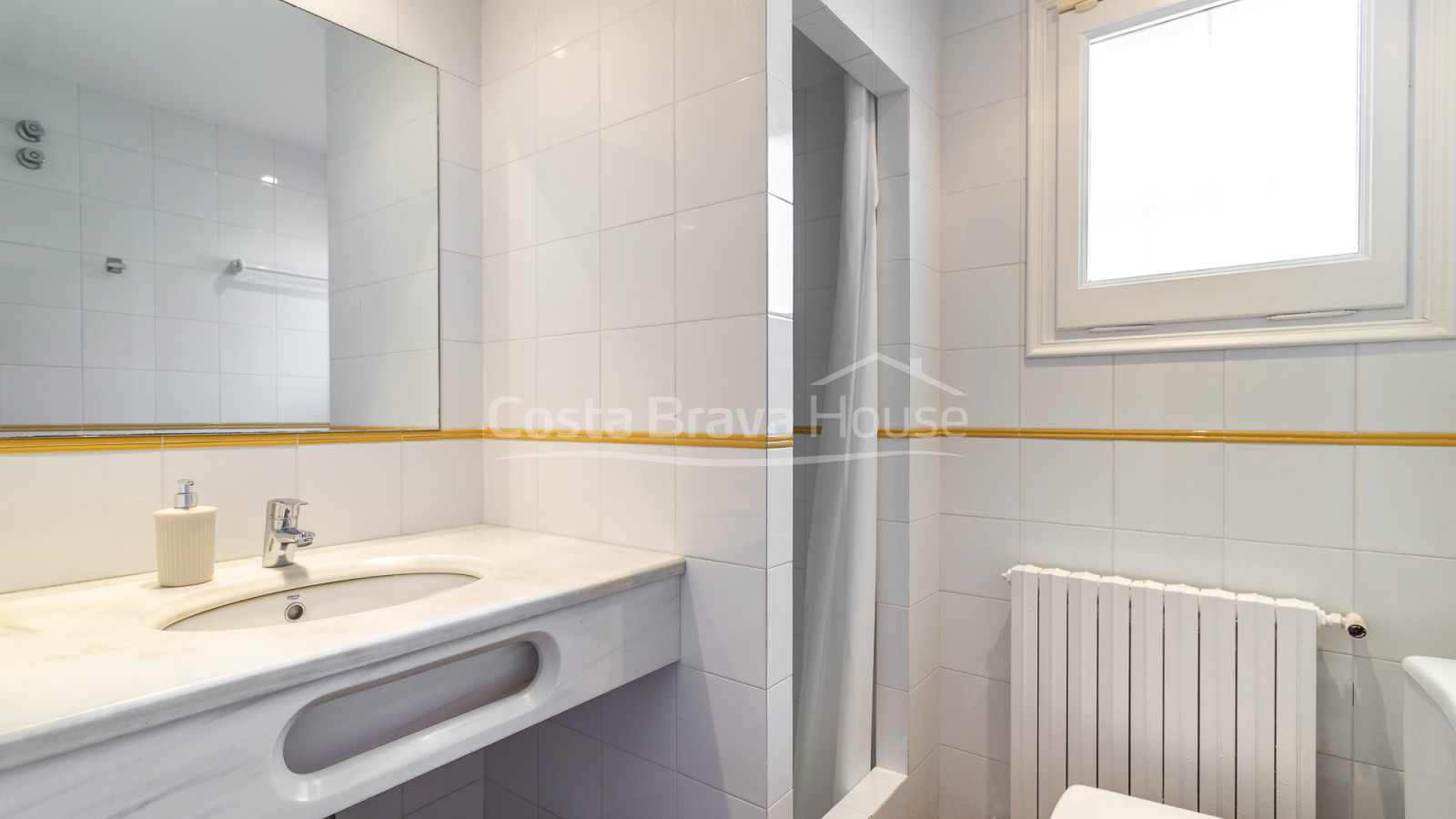 Mediterranean house in Llafranc with large plot and private garden near the beach