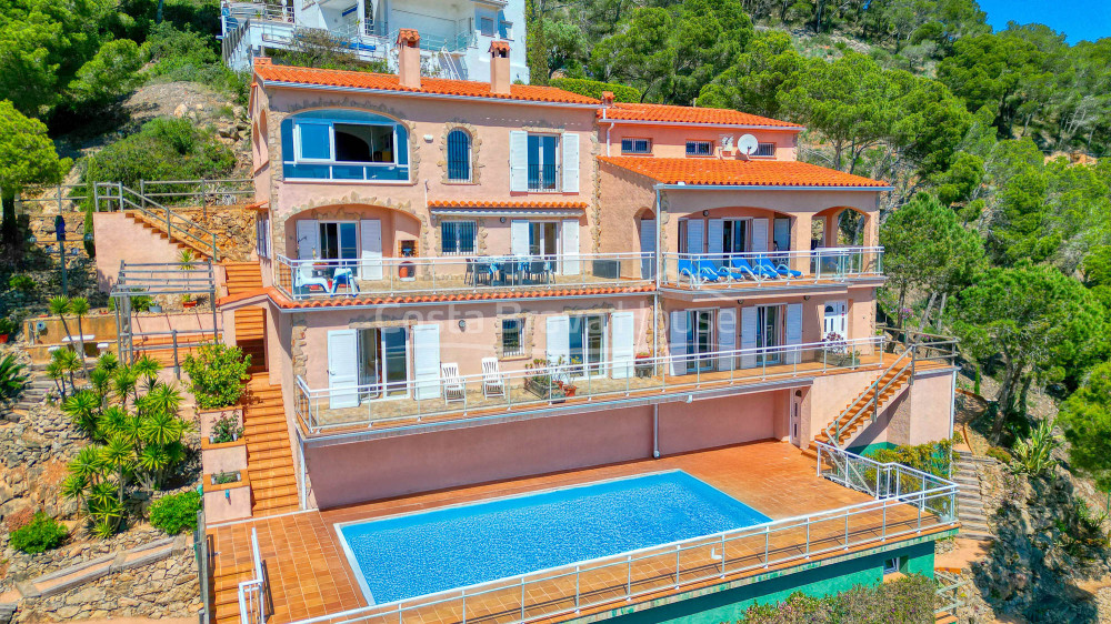 Villa avec piscine et terrasses avec vue sur la mer sur la crique de Sa Tuna, Begur
