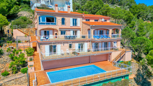 Villa with pool and terraces overlooking the sea in Sa Tuna cove, Begur