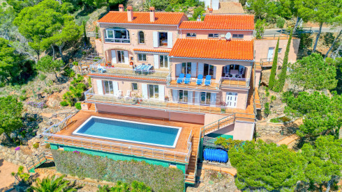 Villa with pool and terraces overlooking the sea in Sa Tuna cove, Begur