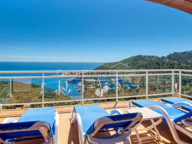 Villa independiente en venta en Sa Tuna, Begur, con piscina y terrazas panorámicas con vistas al mar