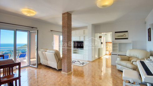 Villa avec piscine et terrasses avec vue sur la mer sur la crique de Sa Tuna, Begur