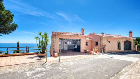 Villa avec piscine et terrasses avec vue sur la mer sur la crique de Sa Tuna, Begur