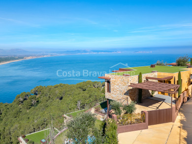 Casa de luxe en venda a Begur amb vistes al mar, piscina i 6 dormitoris a 5 min de la platja de Sa Riera