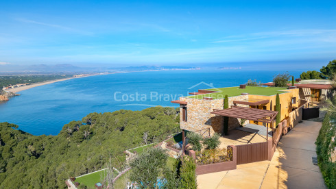 Luxe huis in Begur Sa Riera met zwembad en zeezicht