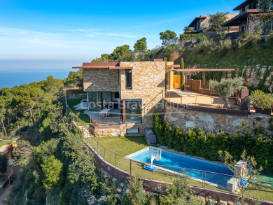 Maison de luxe à vendre à Begur avec vue mer, piscine et 6 chambres à 5 min de la plage de Sa Riera