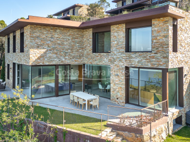 Maison de luxe à vendre à Begur avec vue mer, piscine et 6 chambres à 5 min de la plage de Sa Riera