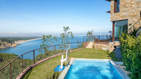 Luxe huis in Begur Sa Riera met zwembad en zeezicht