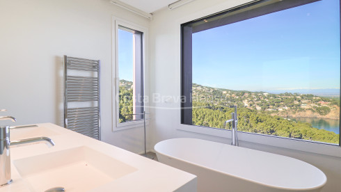 Luxe huis in Begur Sa Riera met zwembad en zeezicht