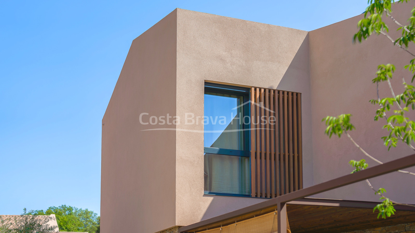 Newly built house in Regencós with contemporary rustic style, garden and pool