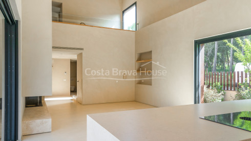 Newly built house in Regencós with contemporary rustic style, garden and pool