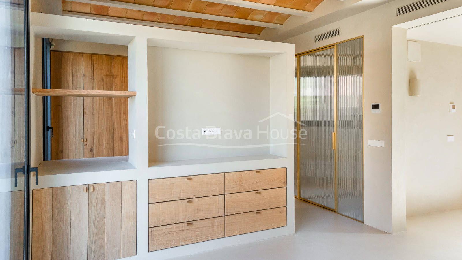 Newly built house in Regencós with contemporary rustic style, garden and pool