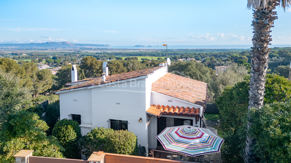 Casa en venta en Pals con terrazas, garaje cerrado, sauna privada y vistas abiertas