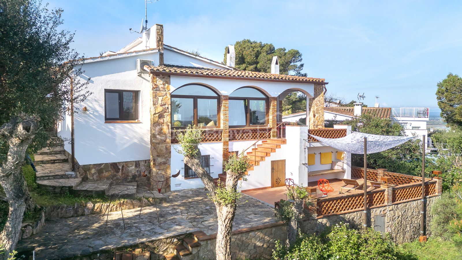 Casa en venta en Pals con terrazas, garaje cerrado, sauna privada y vistas abiertas