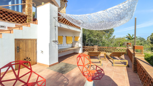 Casa en venta en Pals con terrazas, garaje cerrado, sauna privada y vistas abiertas