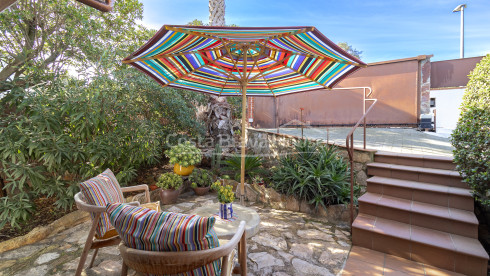 Casa en venta en Pals con terrazas, garaje cerrado, sauna privada y vistas abiertas