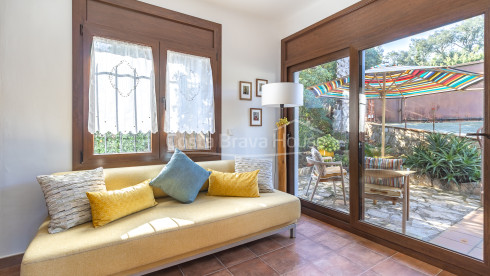 Casa en venta en Pals con terrazas, garaje cerrado, sauna privada y vistas abiertas