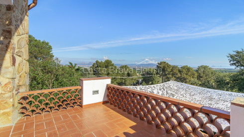 Casa en venda a Pals amb terrasses, garatge tancat, sauna privada i vistes obertes