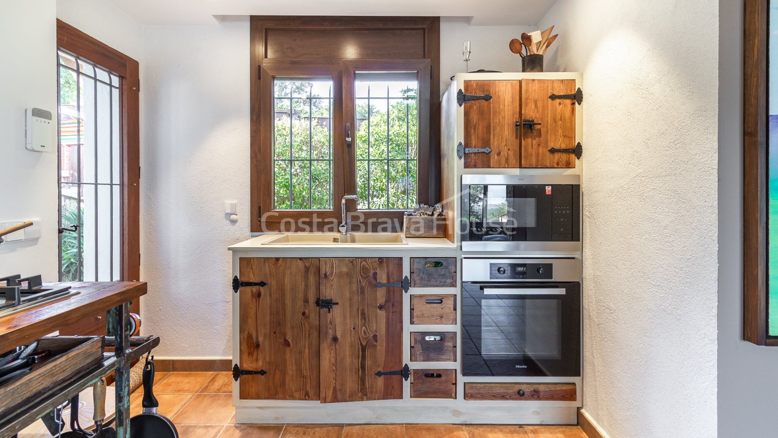 Casa en venda a Pals amb terrasses, garatge tancat, sauna privada i vistes obertes