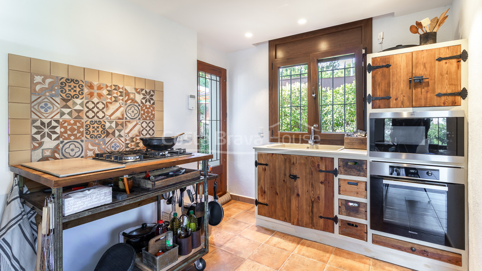 Maison à vendre à Pals avec terrasses, garage fermé, sauna privé et vues dégagées