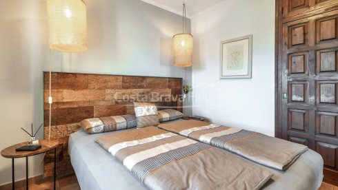 Maison à vendre à Pals avec terrasses, garage fermé, sauna privé et vues dégagées