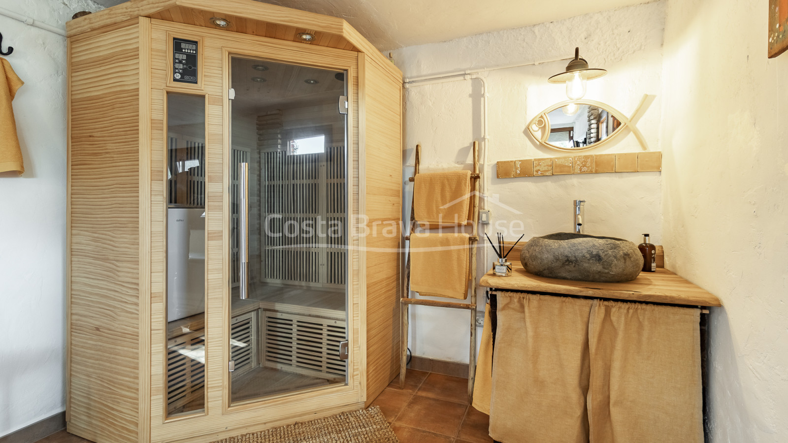 Maison à vendre à Pals avec terrasses, garage fermé, sauna privé et vues dégagées