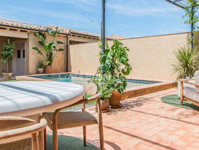 Casa de obra nueva en venta en Gualta con piscina privada, 4 dormitorios y alto standing en el Triángulo de Oro